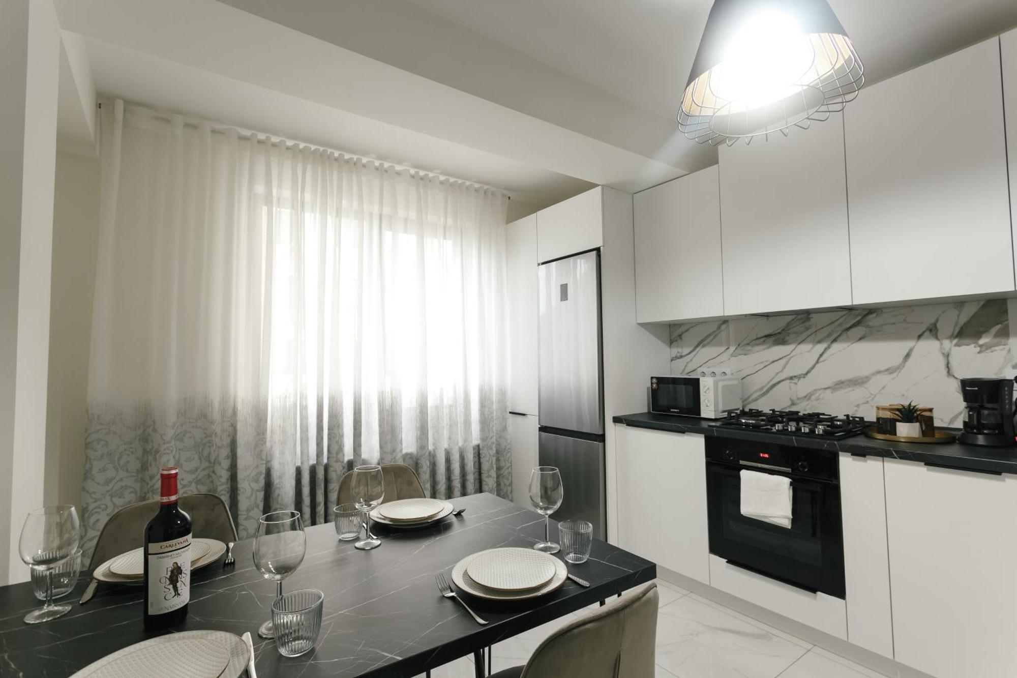 Charming, Spacious And Luxurious 2br In Center - Grandstay *