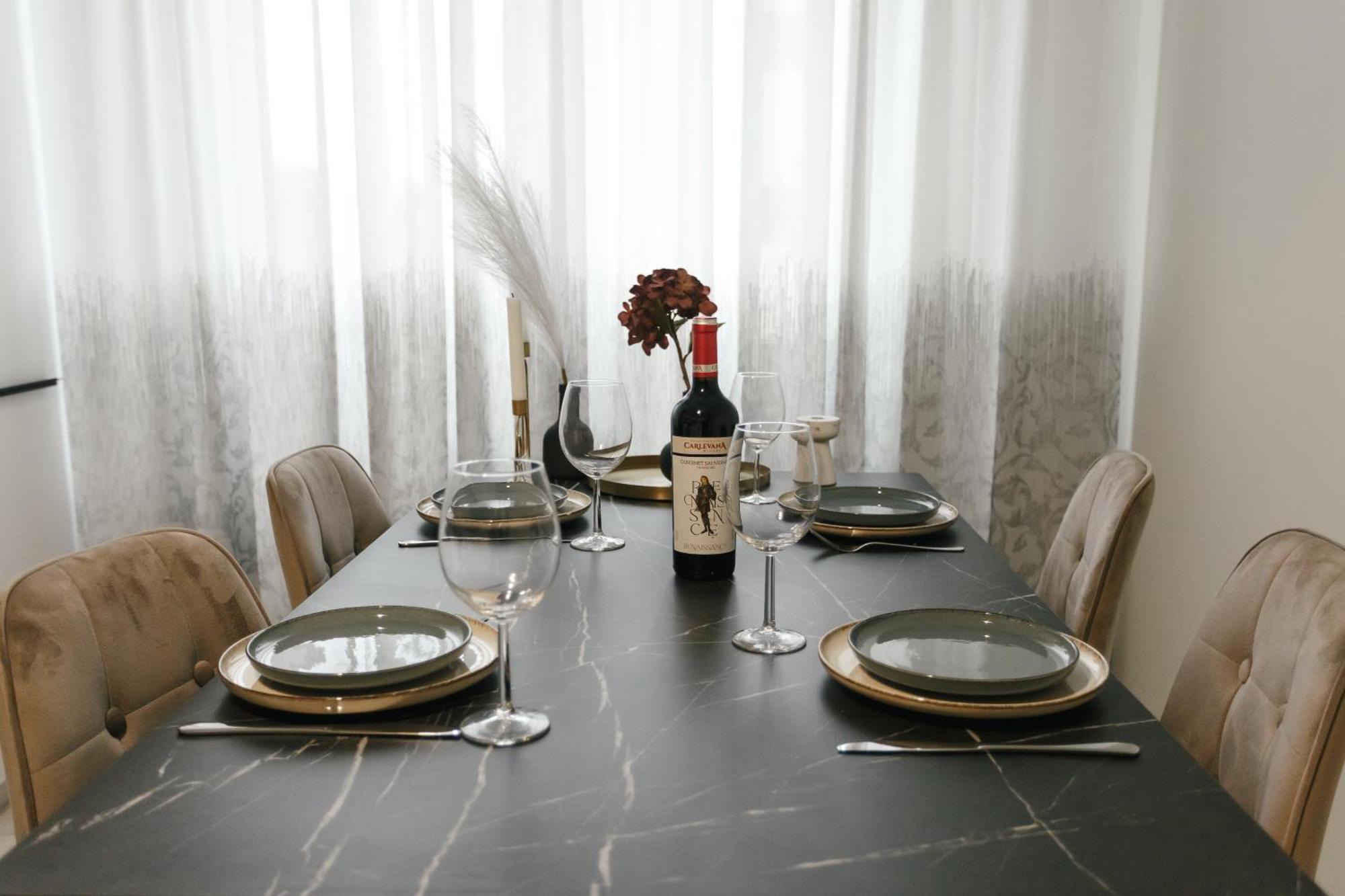 Charming, Spacious And Luxurious 2br In Center - Grandstay Appartement *